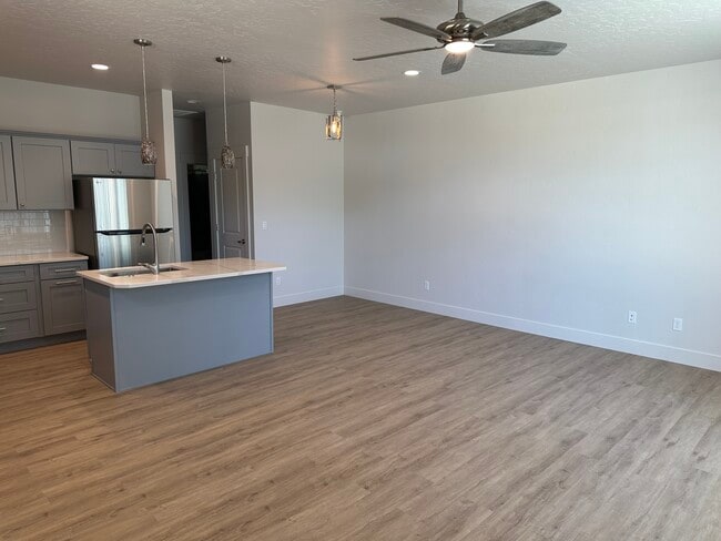 Building Photo - 3695 N Maple Grove Rd