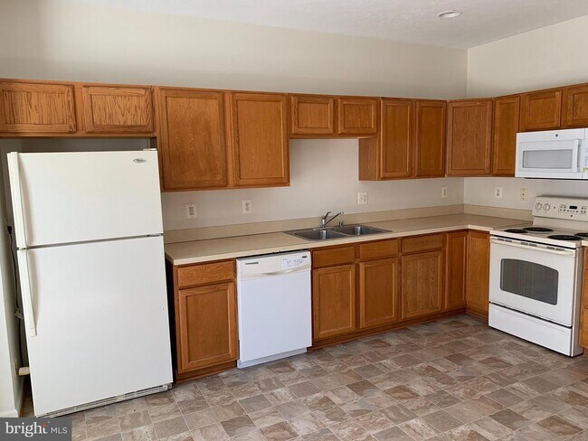Foto del edificio - 883 Middle River Rd