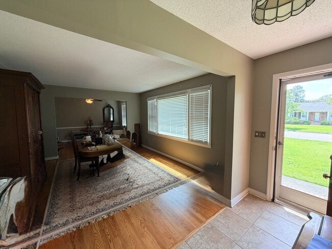 Building Photo - 839 Malibu Dr