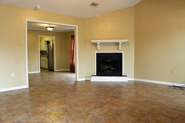 Building Photo - 651 John Henry Dr