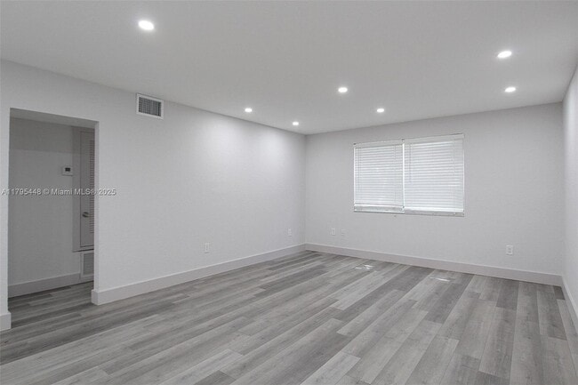 Building Photo - 17255 SW 95th Ave