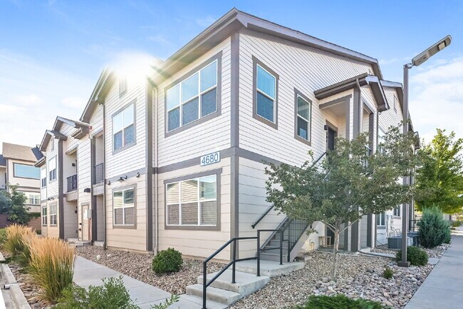 Building Photo - Luxury Top-Floor Condo in Highlands Ranch ...