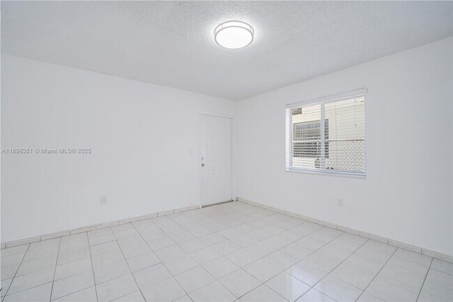 Foto del edificio - 3437 SW 25th St