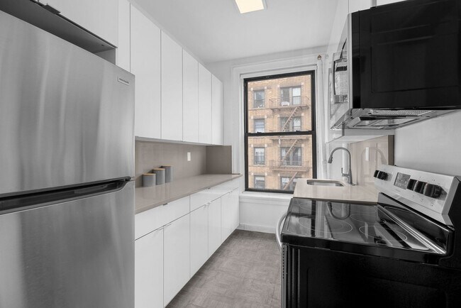 Building Photo - 257 W 19th St
