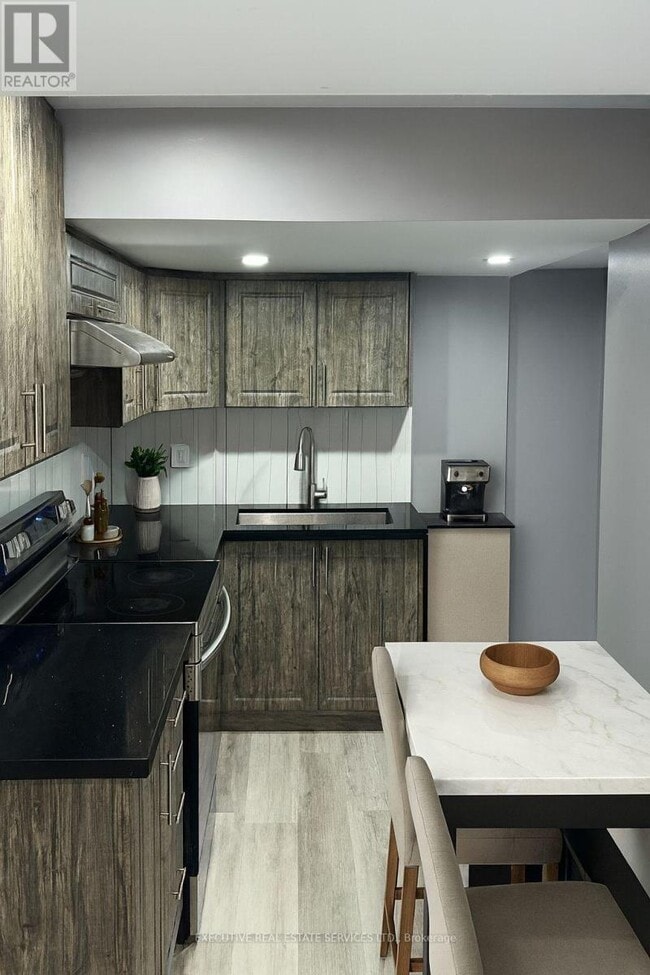 Building Photo - 4 Brenscombe Rd