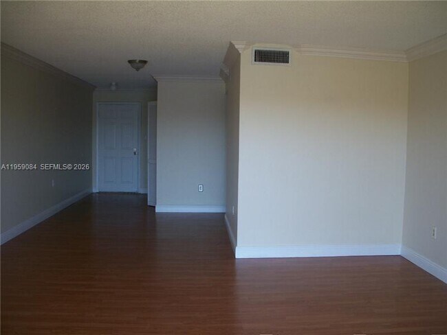 Foto del edificio - 9359 Fontainebleau Blvd