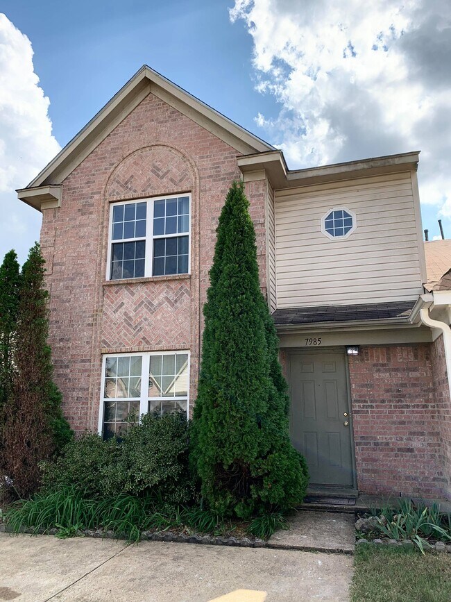 Frente de la propiedad - 7985 Marsha Woods Dr