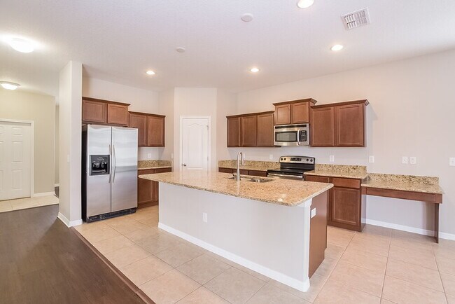 Foto del edificio - 13419 Lake Monroe Pl