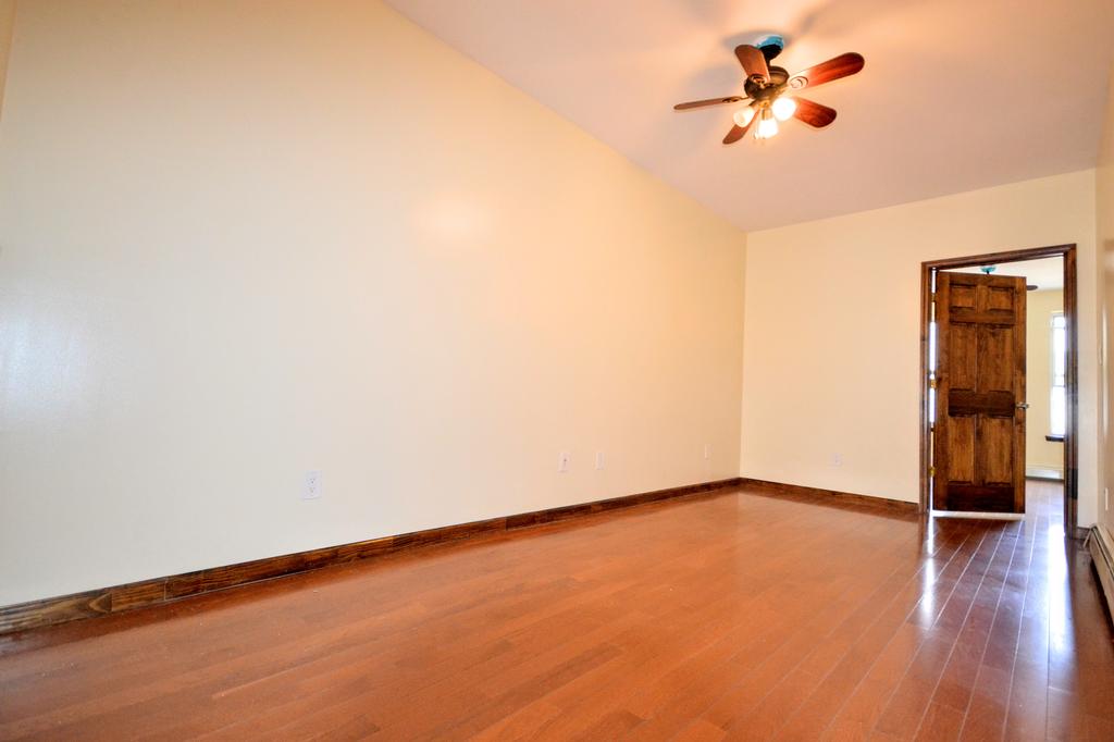 Building Photo - 286 Devoe St