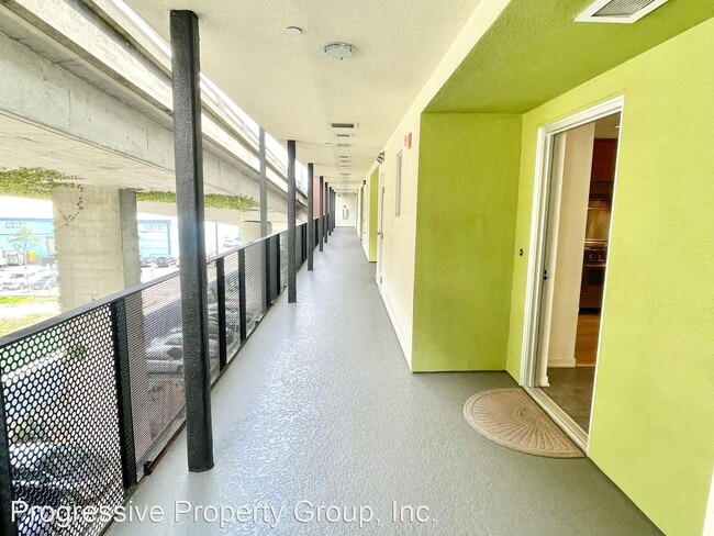 Building Photo - 1 br, 1.5 bath House - 989 20th Street (Es...