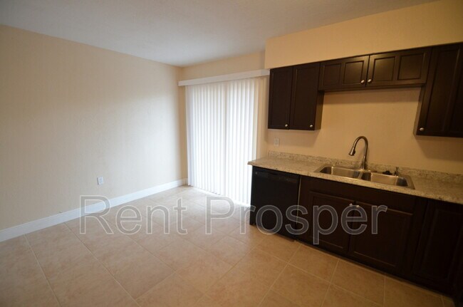 Building Photo - 4021 Woodfern Dr