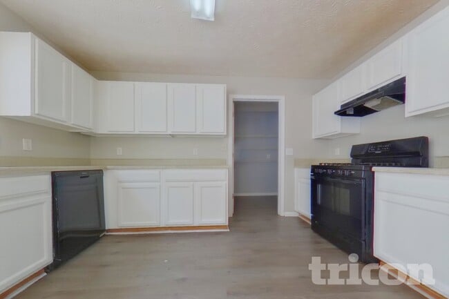 Foto del edificio - 5413 Wicklander Dr