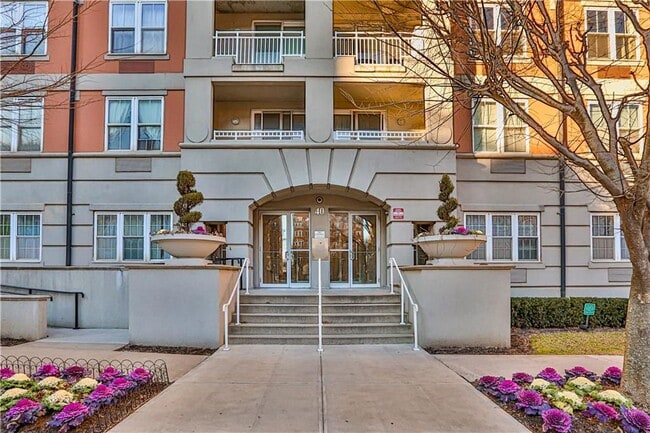 Building Photo - 40 Oceana Dr W
