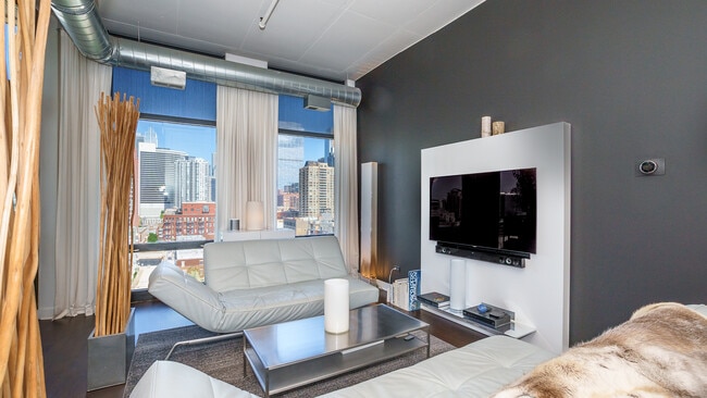 Foto del edificio - 740 W Fulton St