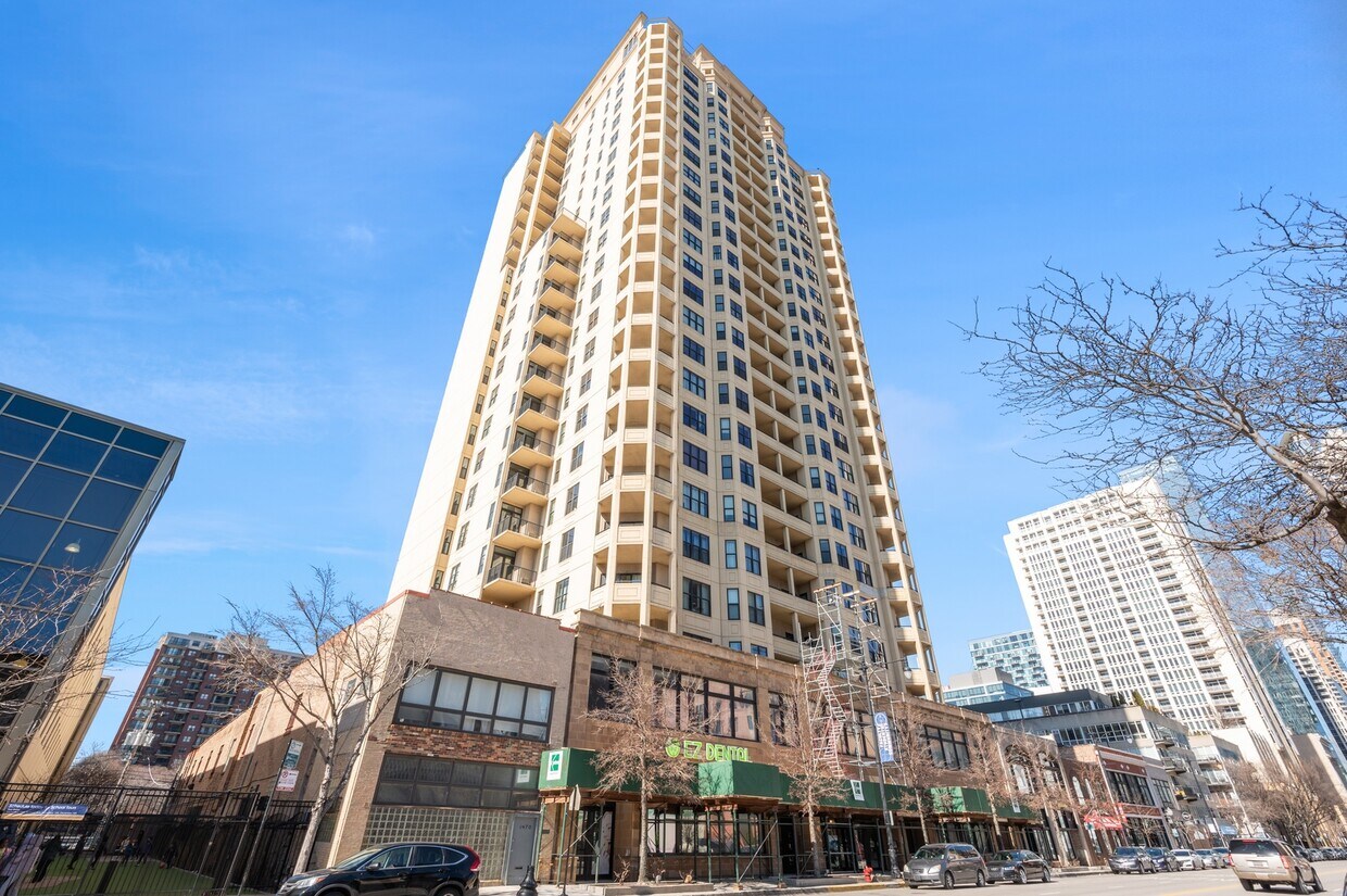 Primary Photo - 1464 S Michigan Ave