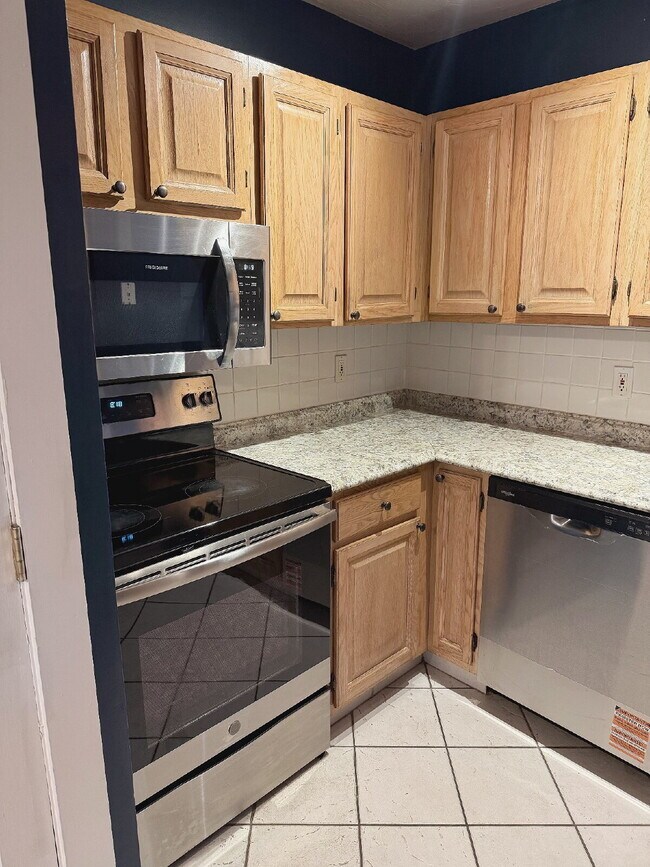 Foto del edificio - Spacious 2 BED 1.5 BATH Condo rental close to Quincy Center!