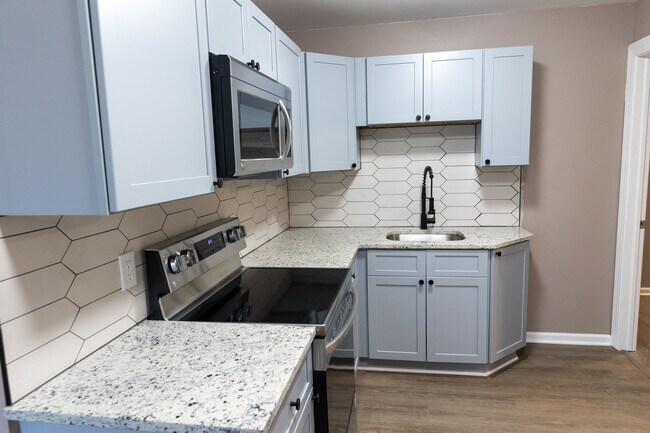 Building Photo - 499 Pawling Ave