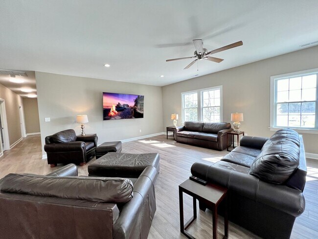 Building Photo - Adorable Waterfront/Fully Furnished/All In...