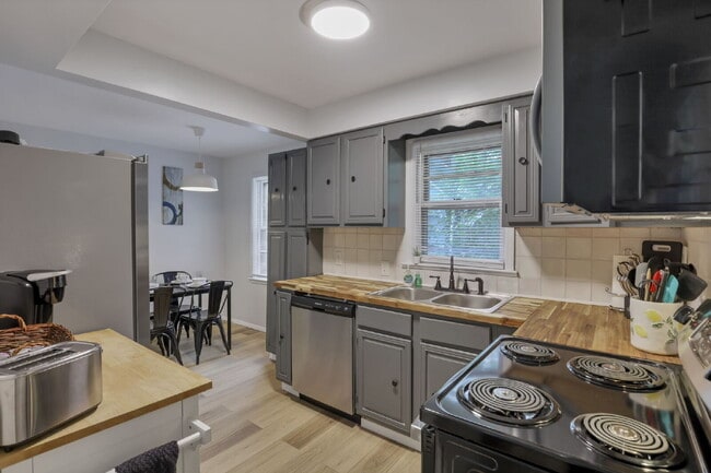 Foto del edificio - Beautifully Updated 3-Bedroom Home – Spacious, Modern, and Move-In Ready!