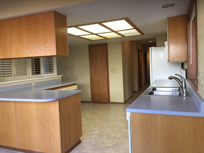 Building Photo - Picture Perfect North West Location