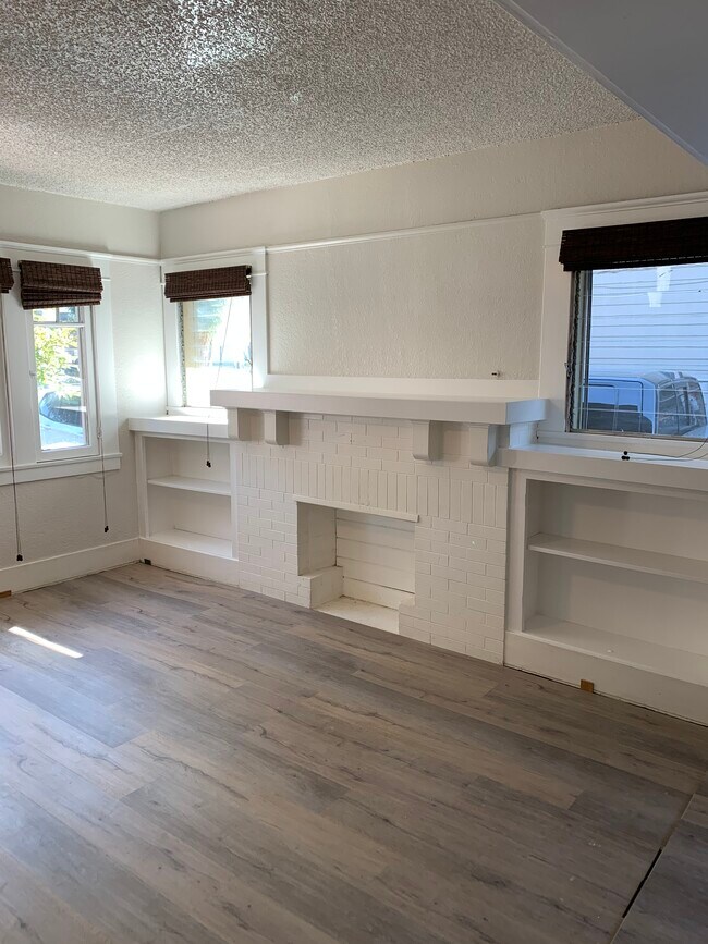 Building Photo - 4621 Wesley Ave