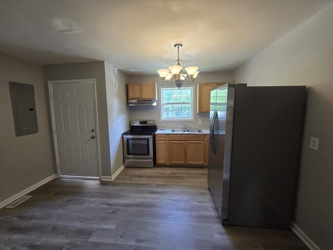 Building Photo - 615 5th Ave E