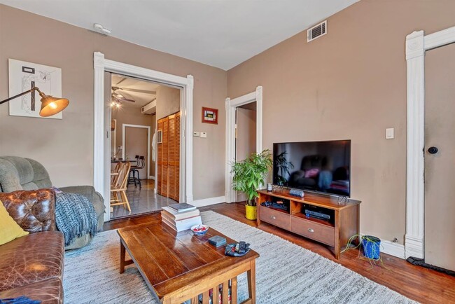 Foto del edificio - 1410 N Maplewood Ave