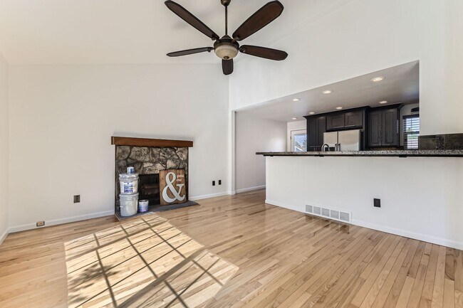 Building Photo - Beautiful 3 Bed 2 Bath House in Thornton A...