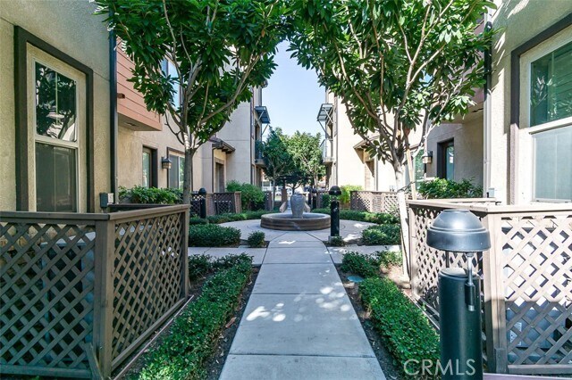 Building Photo - 1340 W Orange Blossom Way