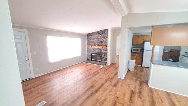 Building Photo - 4221 Holcomb Cir