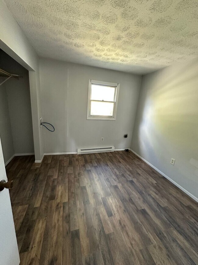 Building Photo - Green Valley Apartments