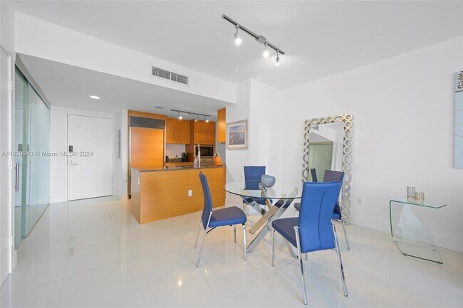 Building Photo - 485 Brickell Ave
