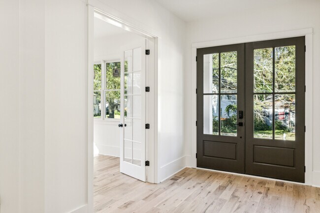 Building Photo - 2611 Charlesgate Ave