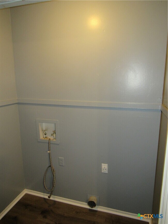 Building Photo - 1301 Quail Cir