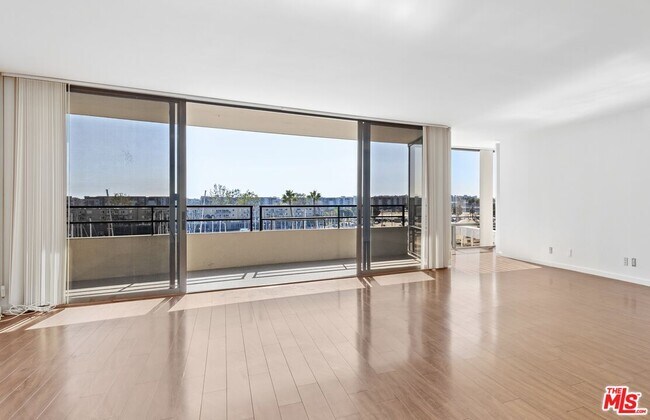 Building Photo - 4314 Marina City Dr