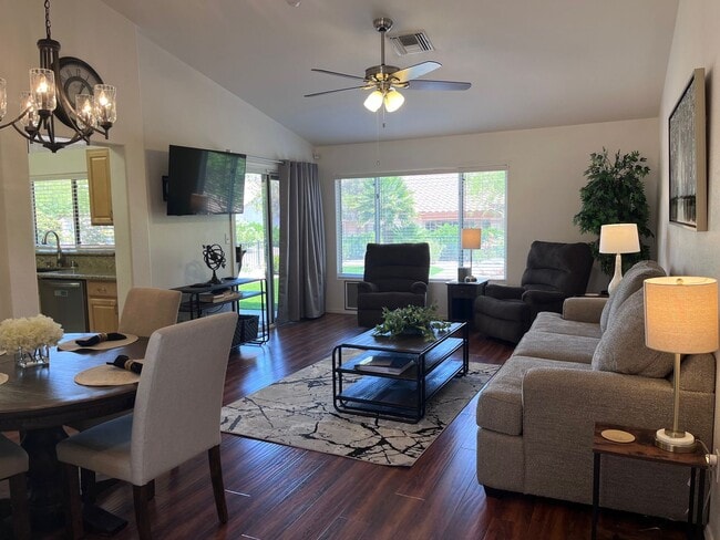 Building Photo - Sun City - Short Term Rental - Fully Furnished