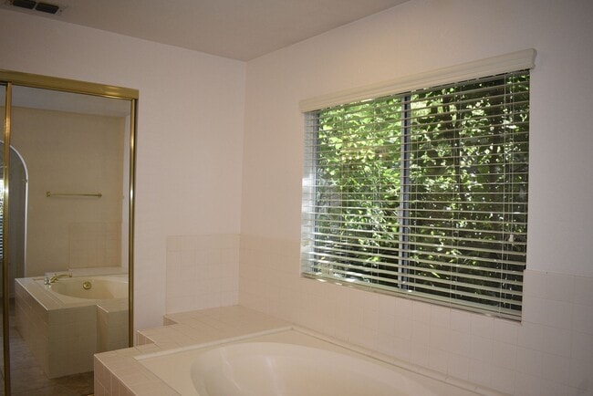 Building Photo - 156 Dulverton Cir
