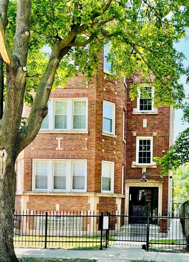 Foto principal - 7822 S Kingston Ave