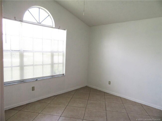 Foto del edificio - 1102 SW Coleman Ave