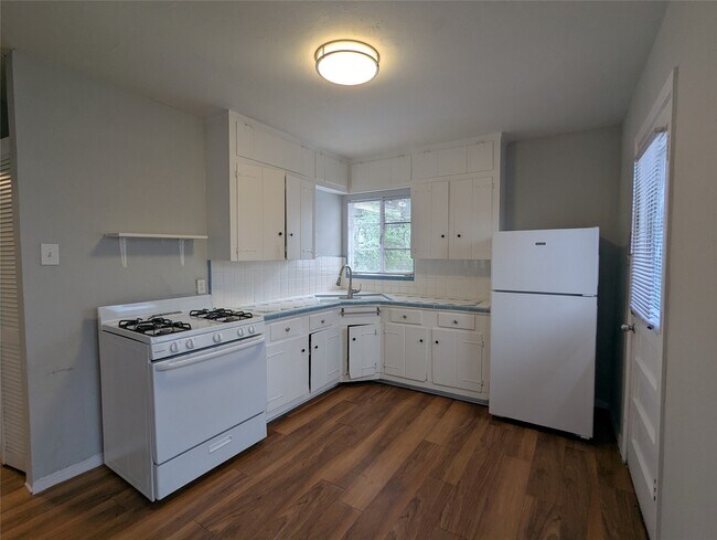 Foto del edificio - 322 W 27th St