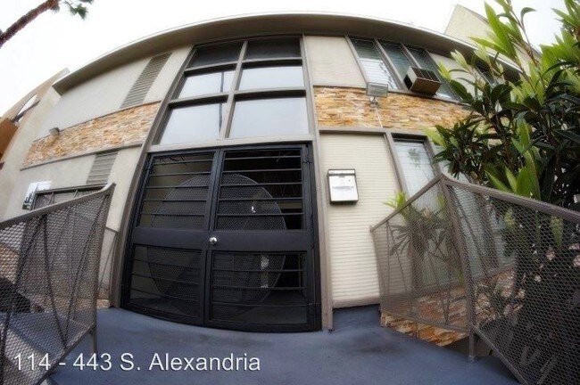 Building Photo - 443 S Alexandria Ave