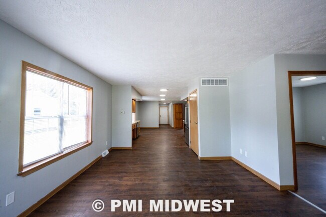 Building Photo - "Charming 4-Bedroom Home with 2 Full Baths in Arcadia – Your Spacious Retreat Awaits!"
