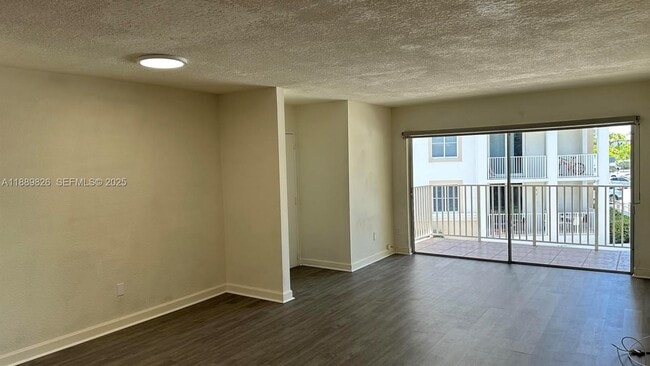 Foto del edificio - 4460 NW 79th Ave