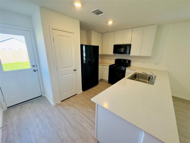 Building Photo - 2212 Cyclone Dr