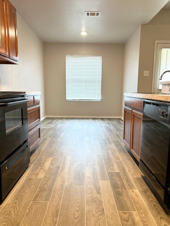 Building Photo - Beautiful Home in Great Neighborhood