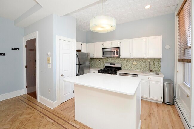 Building Photo - 422 Hudson St