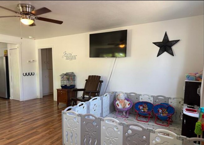 Foto del edificio - 328 Minckler Ave