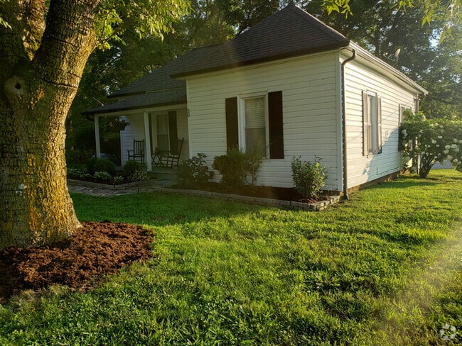 Building Photo - 20 Little and Mays Dr