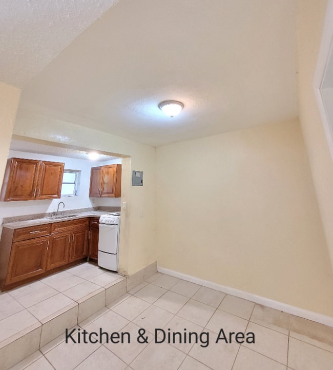 Building Photo - 1741 SW 17th Ct