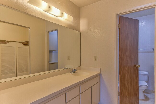 Foto del edificio - Condo with lovely views of ocean and forest